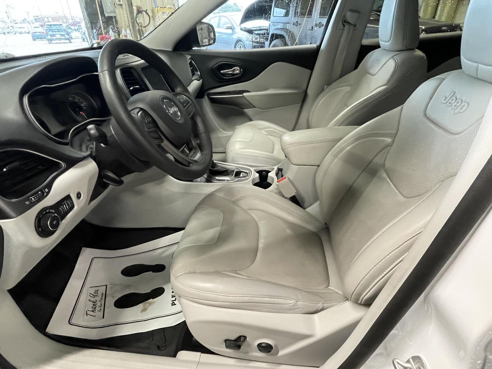 Vehicle photo 10
