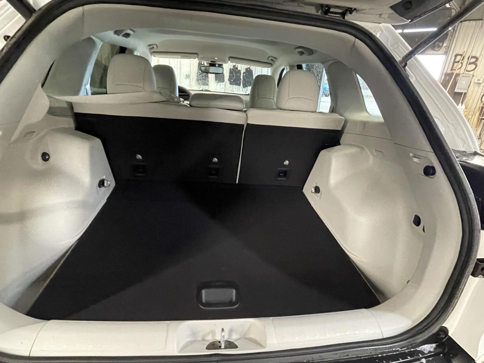 Vehicle photo 12