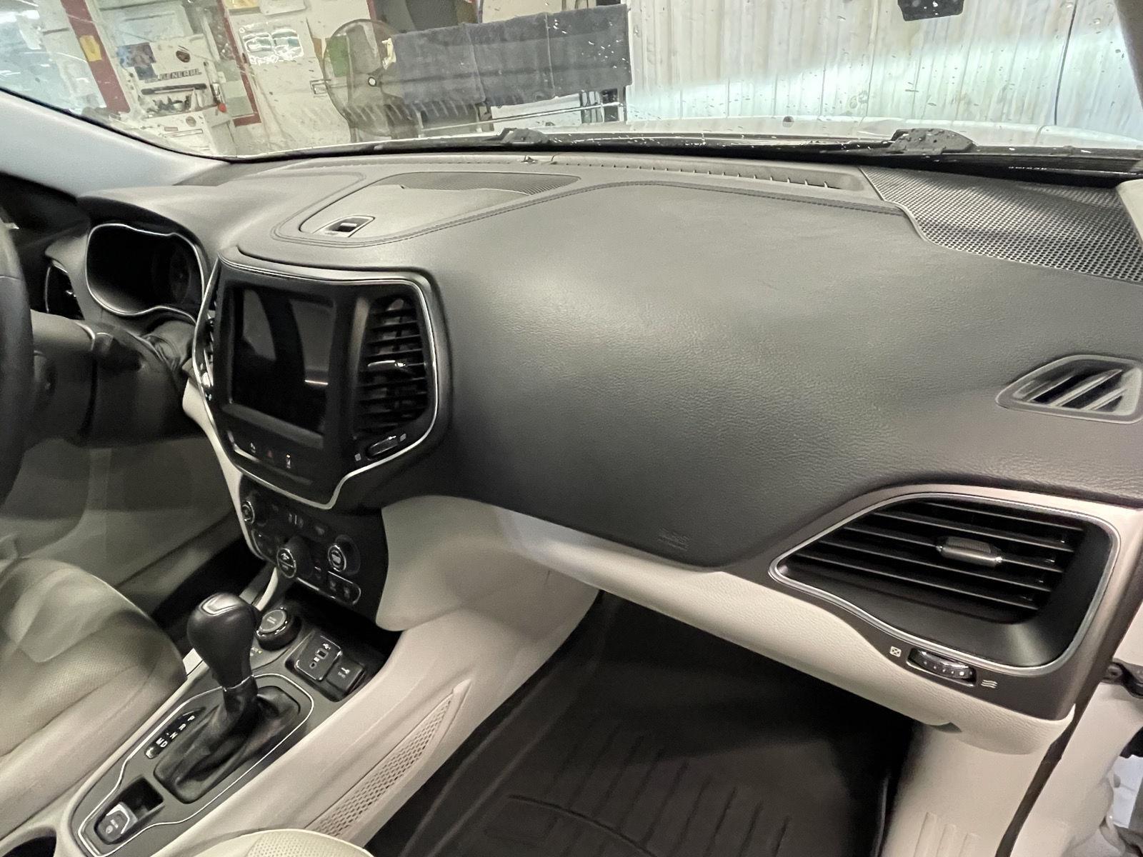 Vehicle photo 15