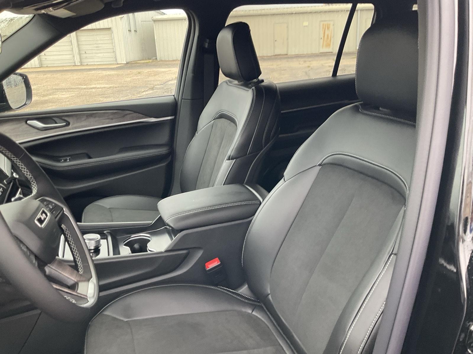 Vehicle photo 15