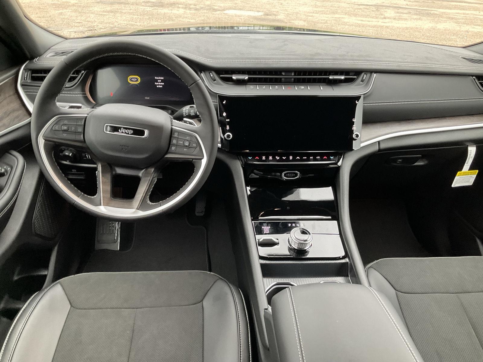 Vehicle photo 18