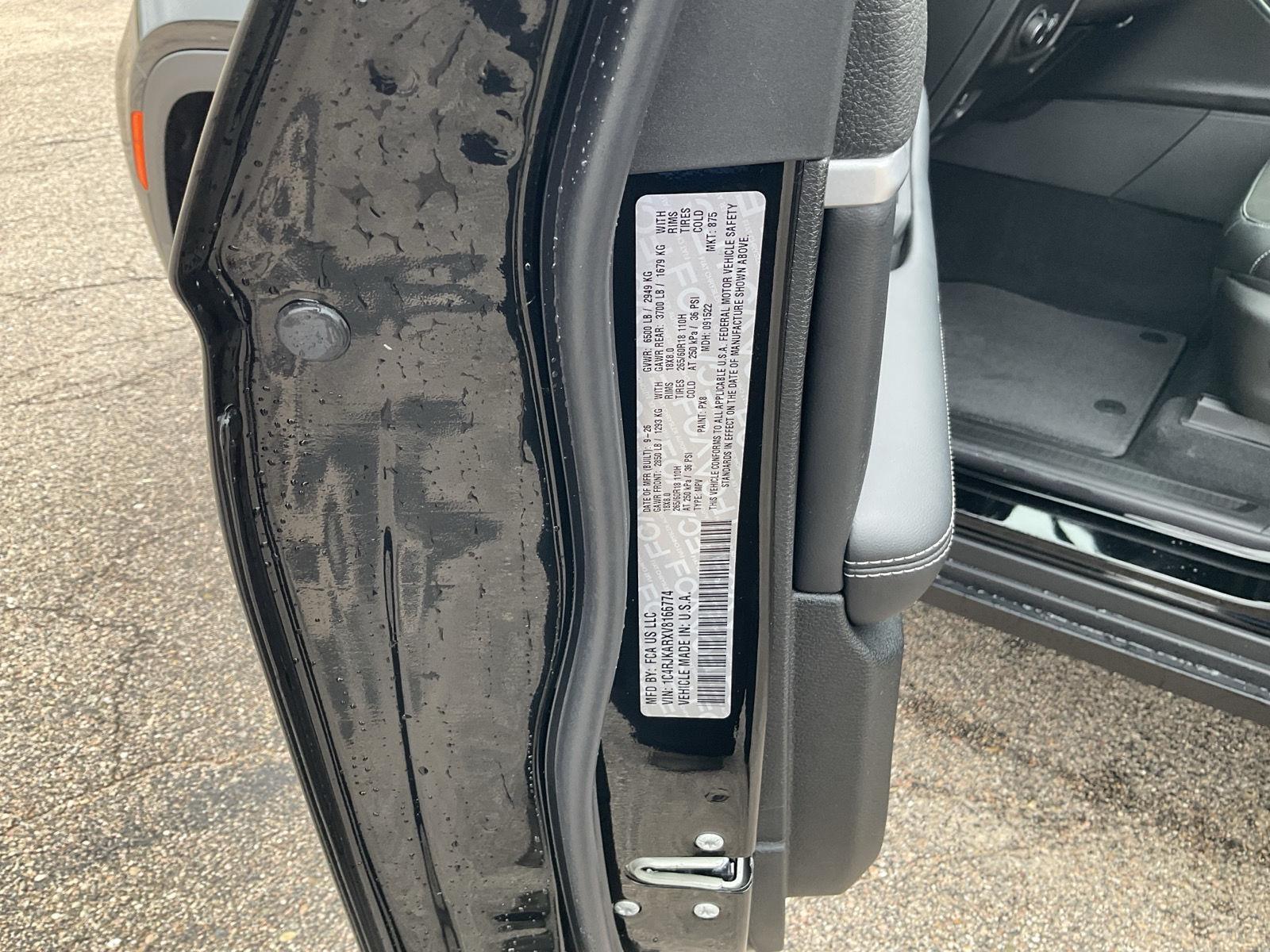 Vehicle photo 21