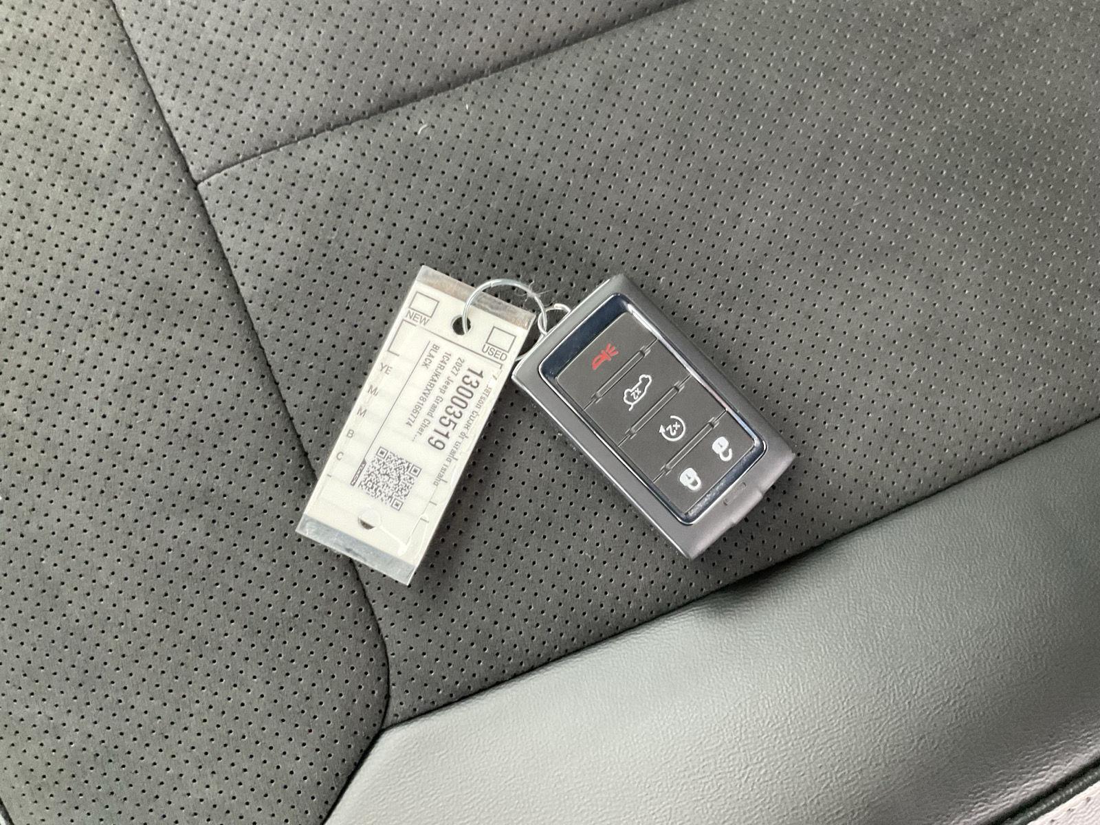 Vehicle photo 22