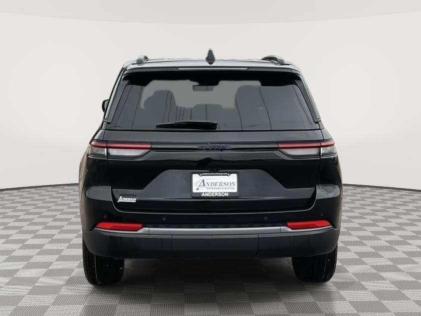 Vehicle photo 4