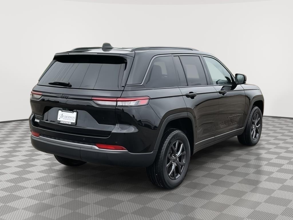 Vehicle photo 5