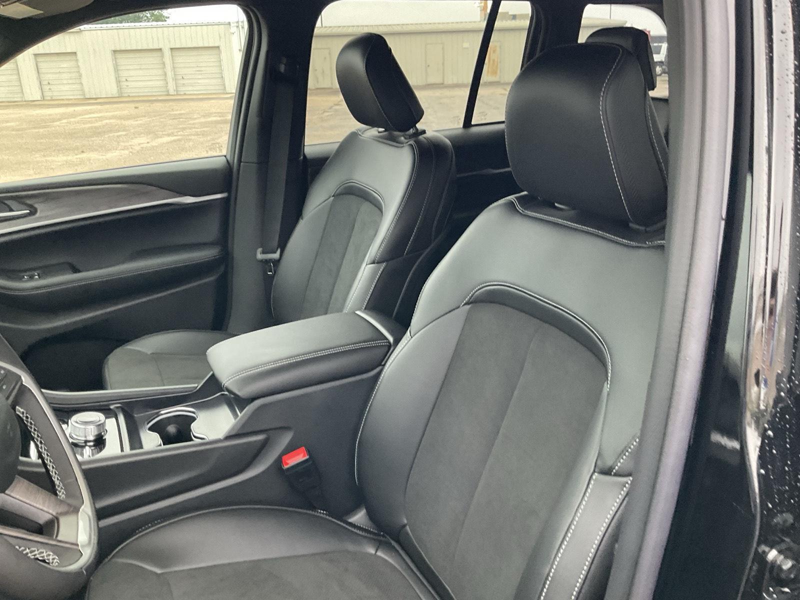 Vehicle photo 15