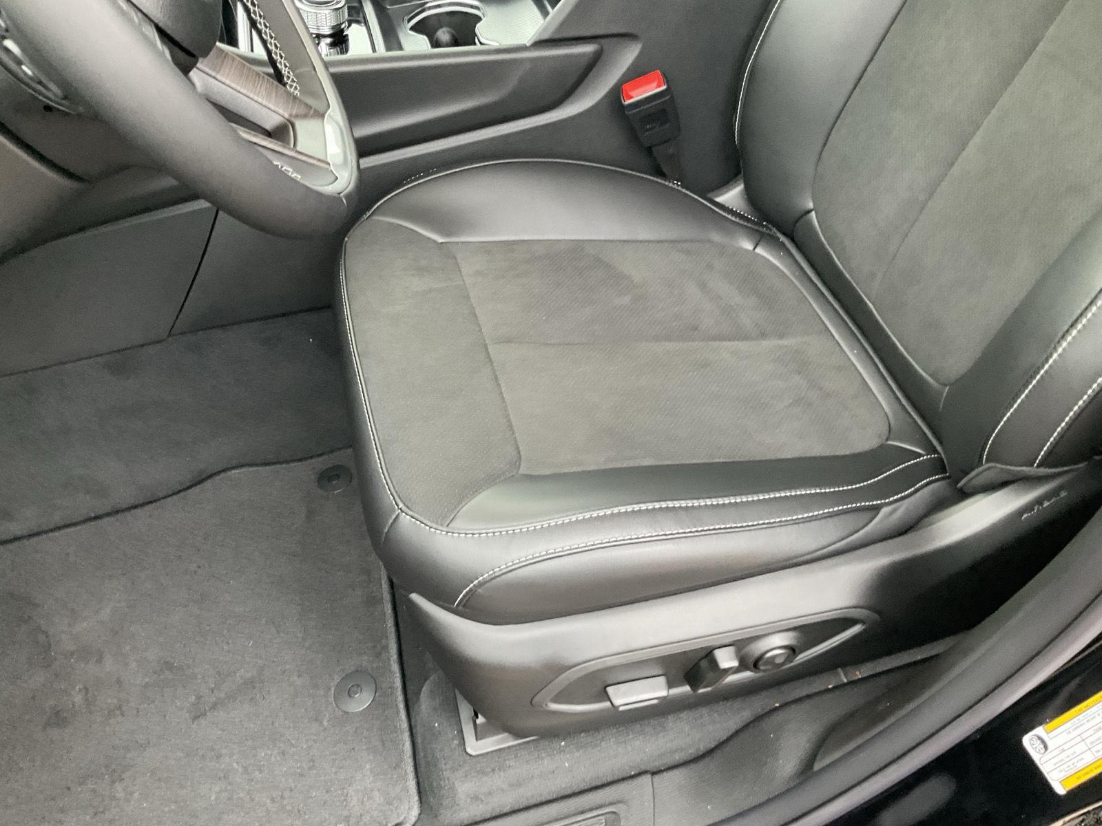 Vehicle photo 16