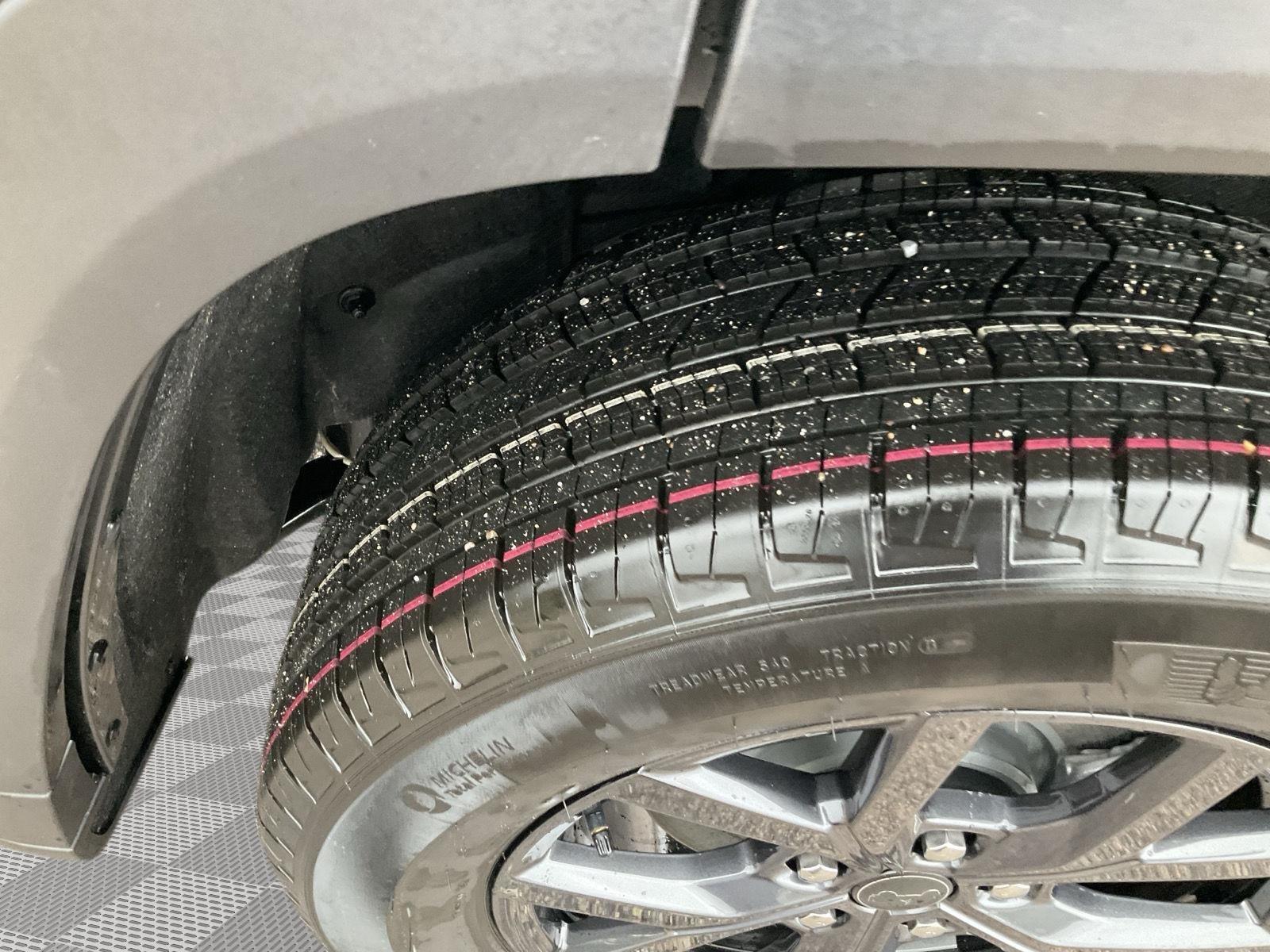 Vehicle photo 20