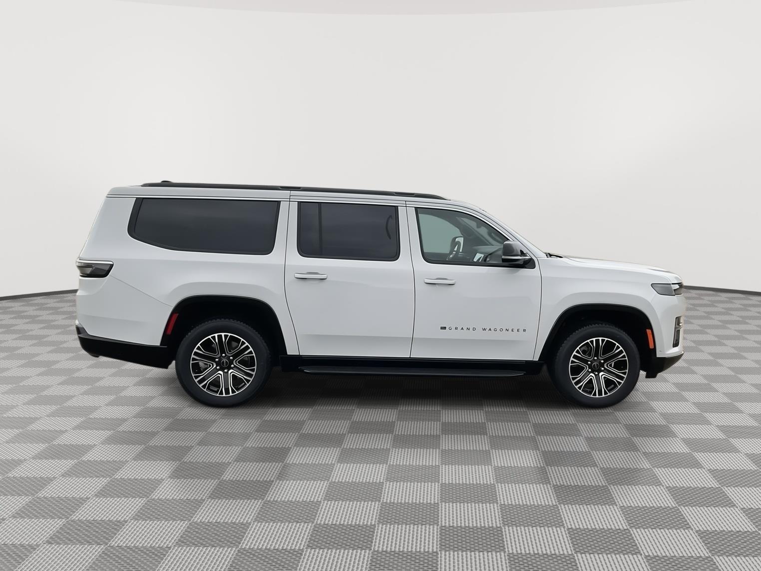 Vehicle photo 6