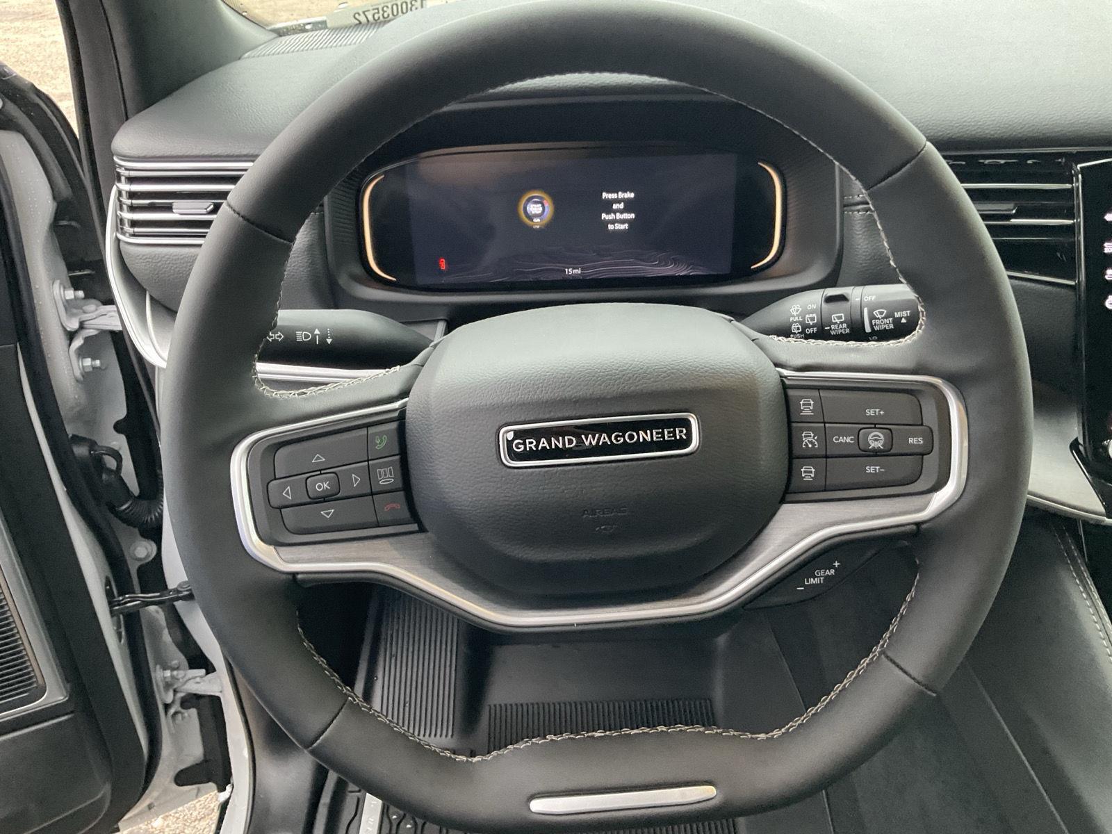 Vehicle photo 9