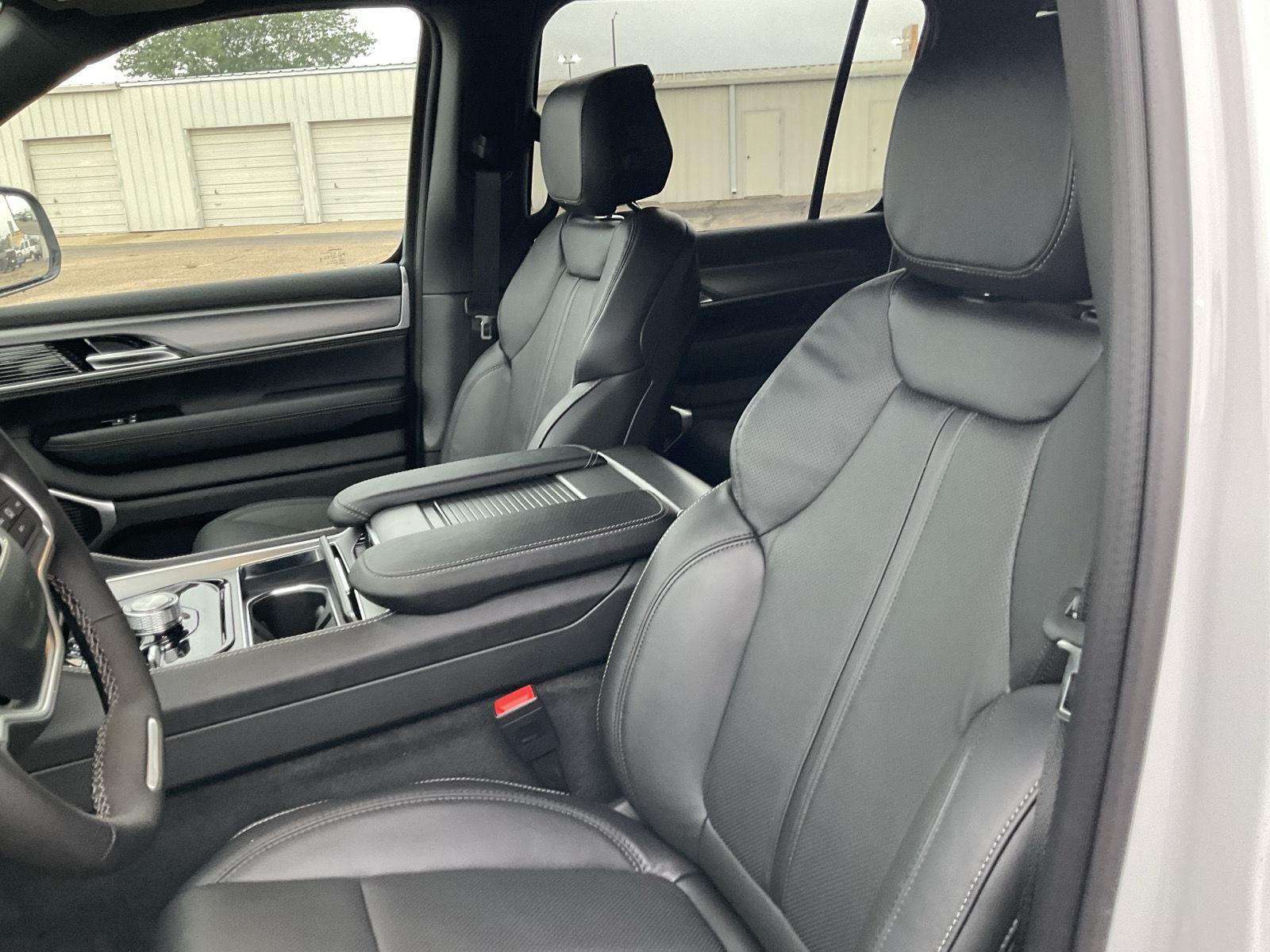 Vehicle photo 15