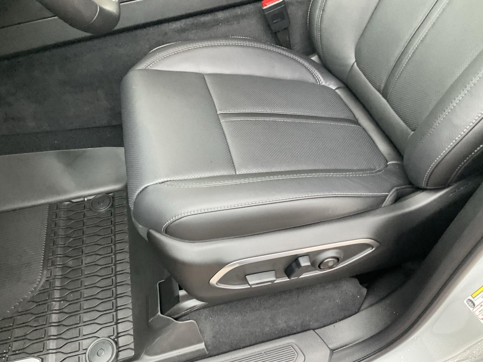 Vehicle photo 16