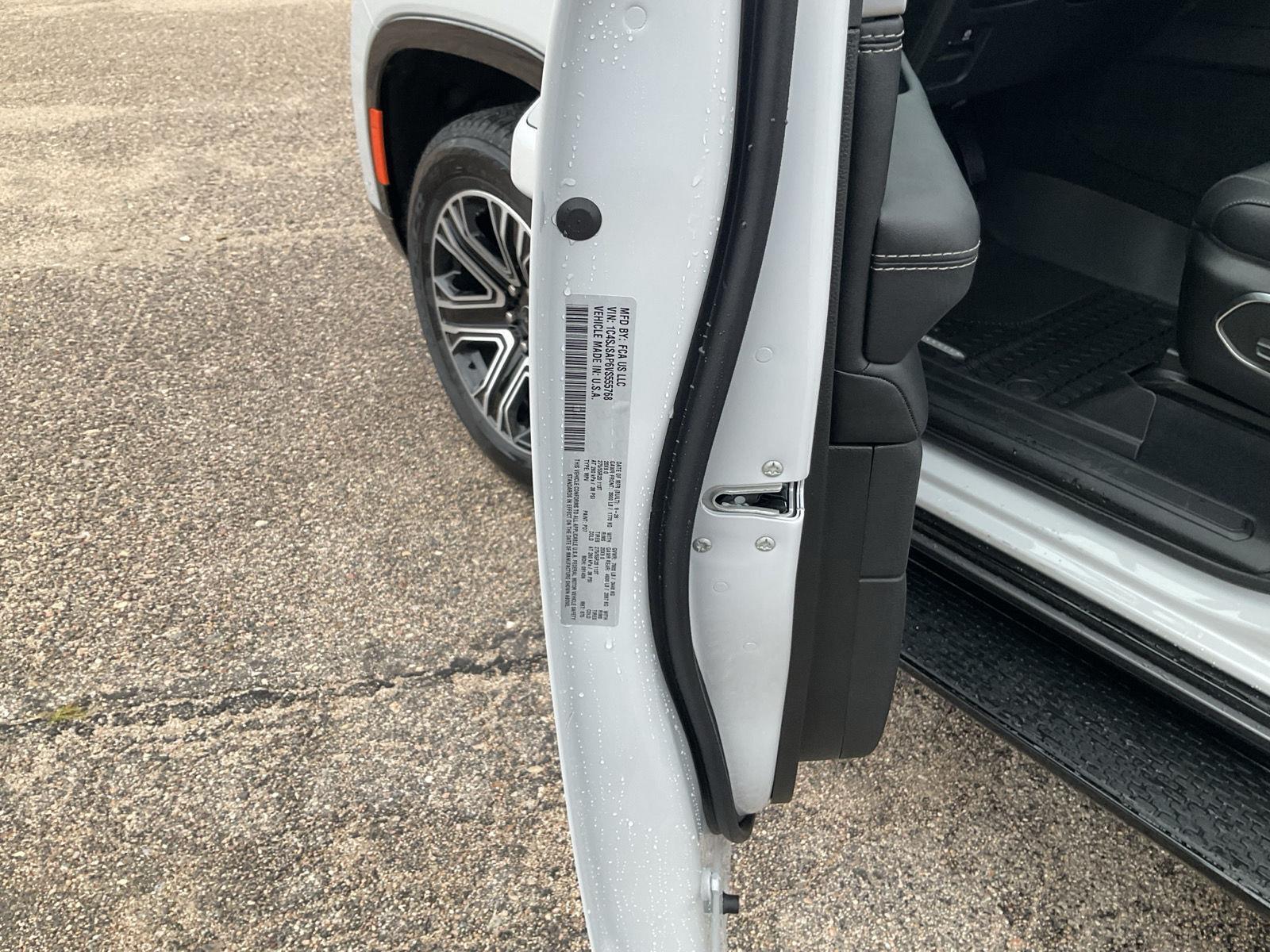 Vehicle photo 19