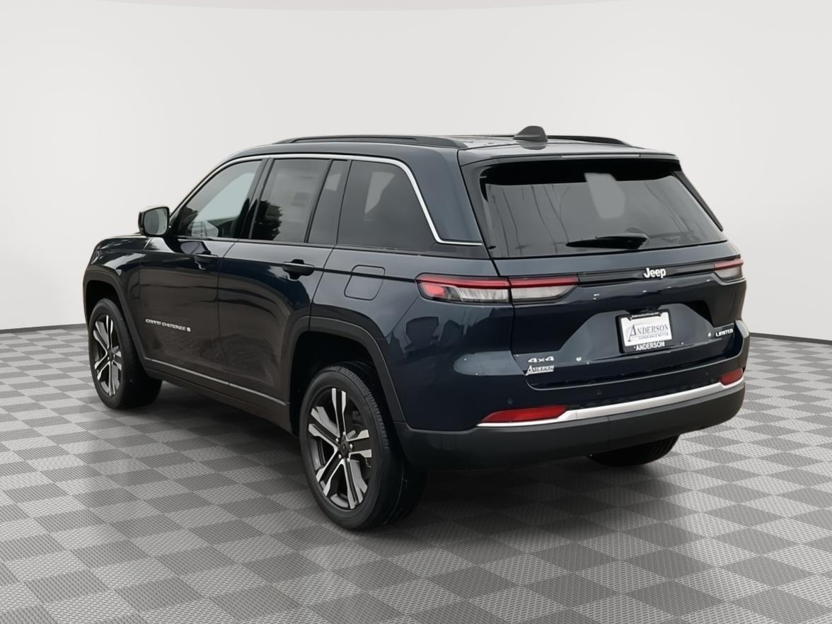 Vehicle photo 3