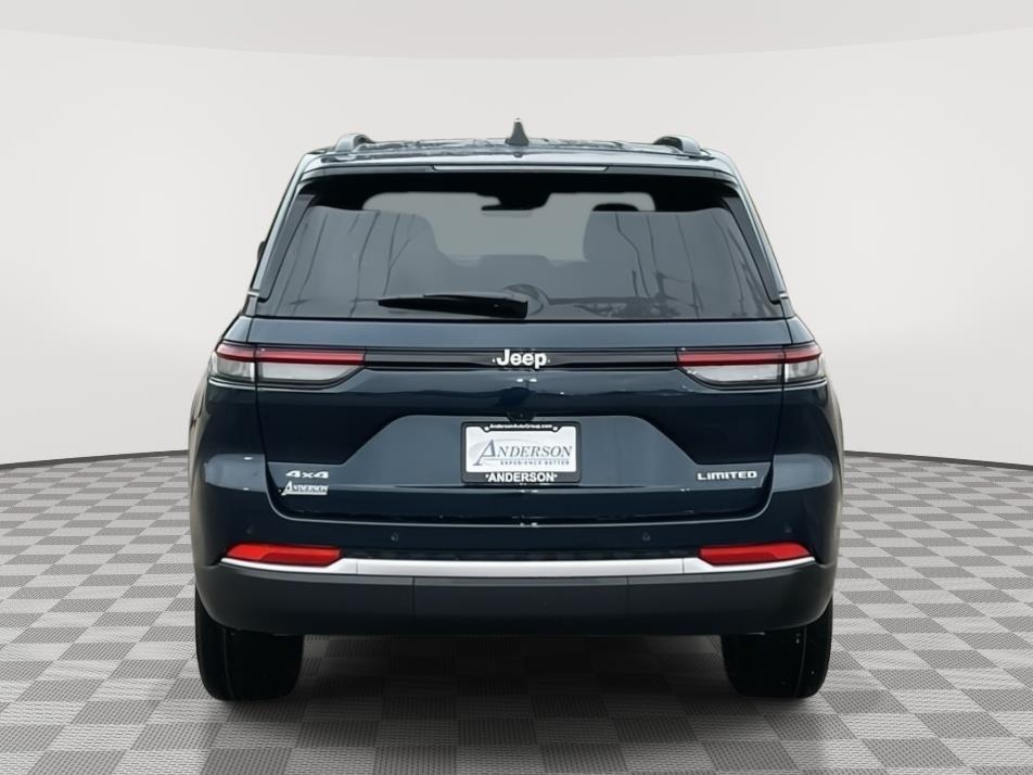 Vehicle photo 4