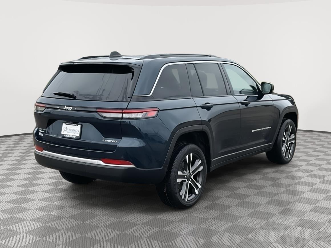 Vehicle photo 5