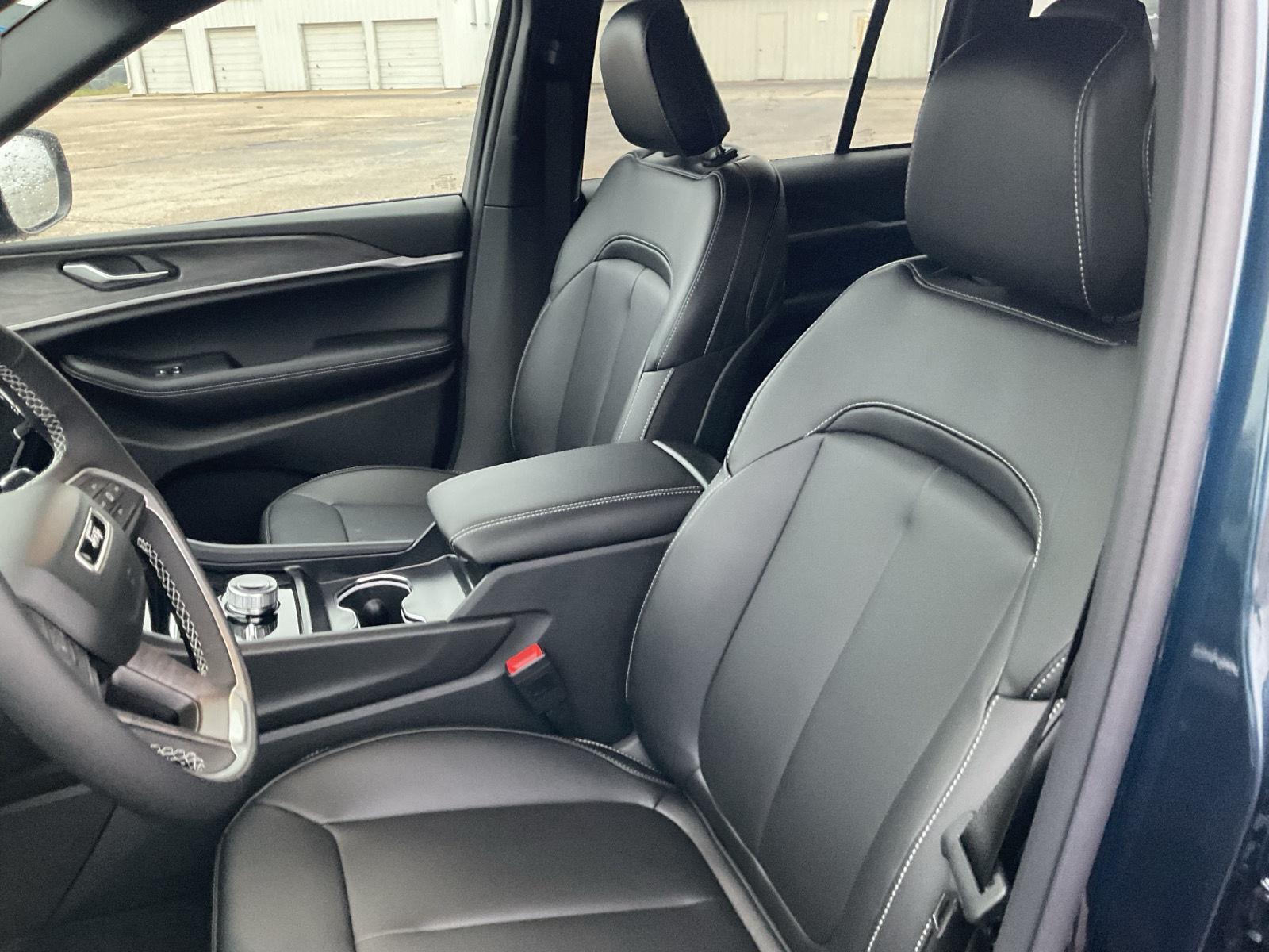Vehicle photo 15