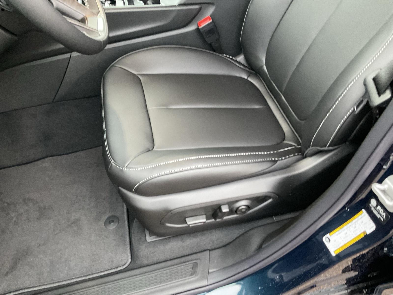 Vehicle photo 16