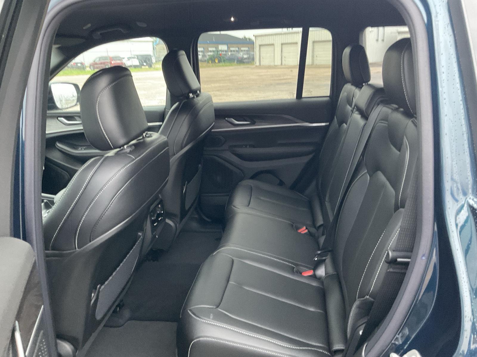 Vehicle photo 17