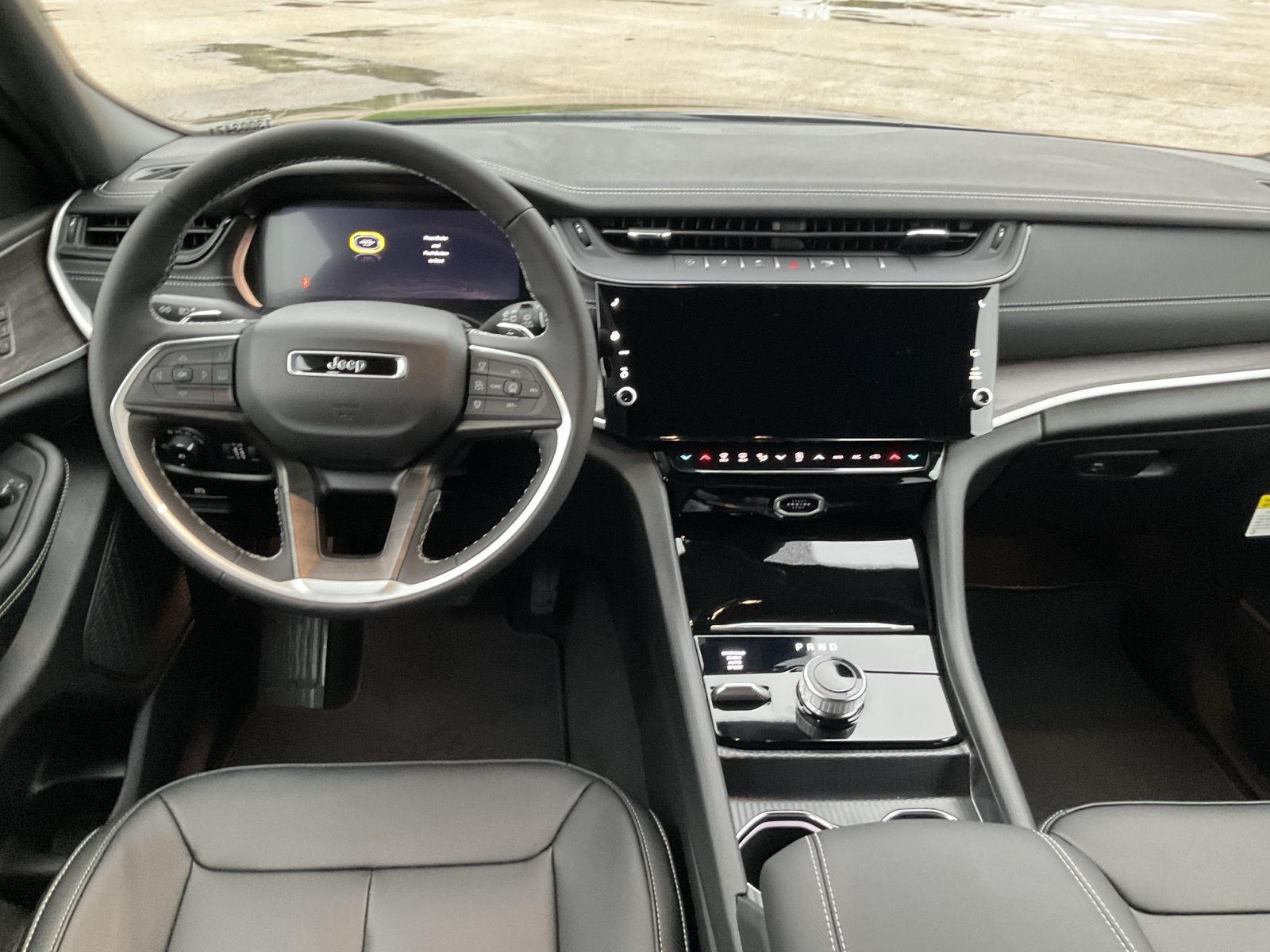 Vehicle photo 18