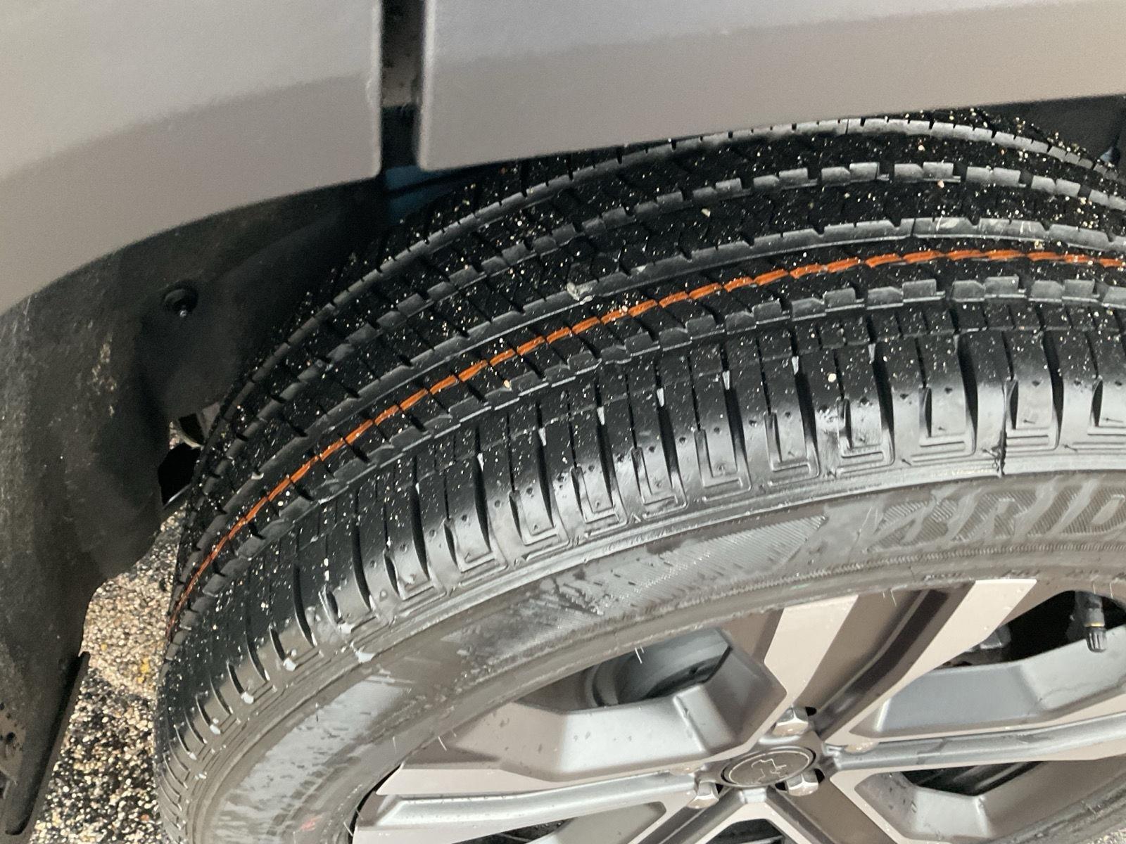 Vehicle photo 20