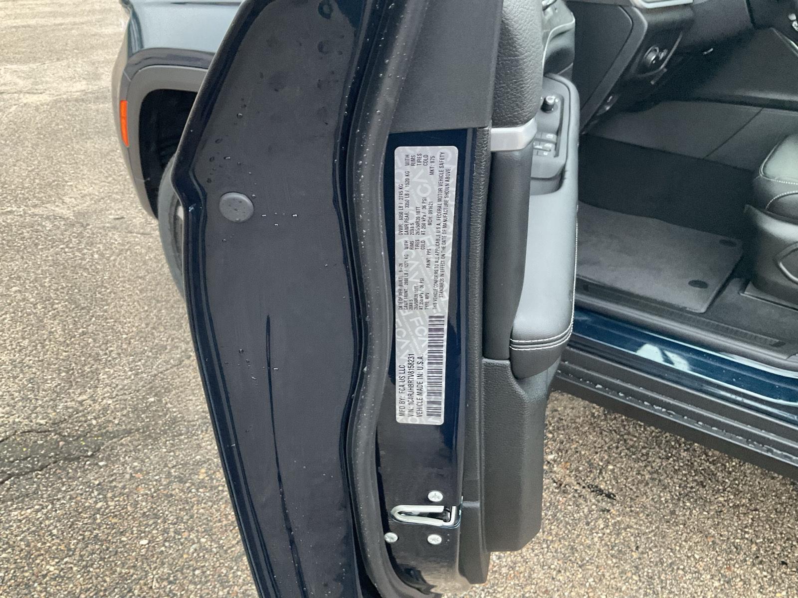 Vehicle photo 21