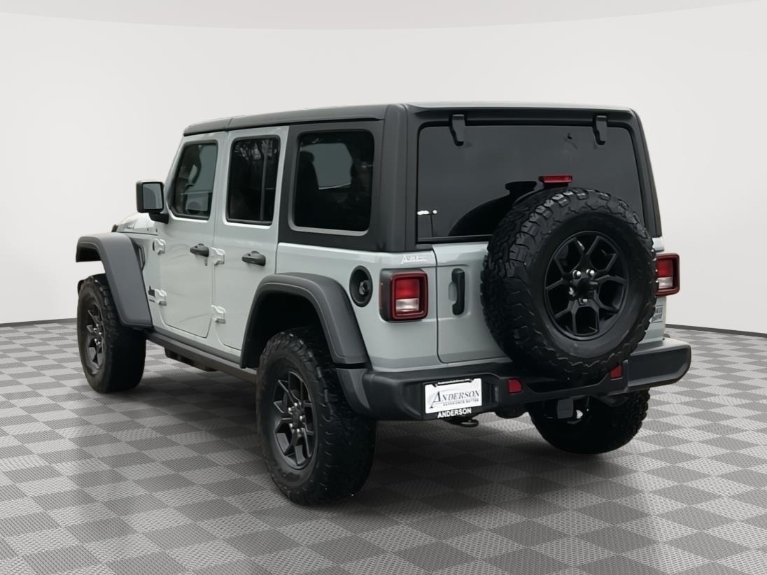 Vehicle photo 3