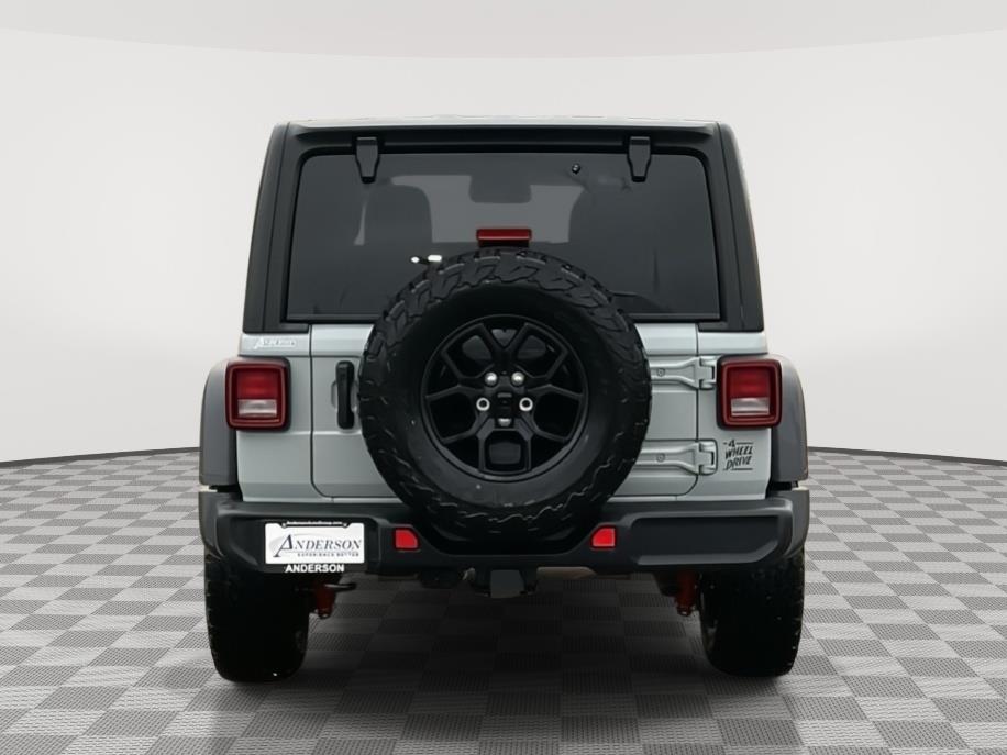 Vehicle photo 4