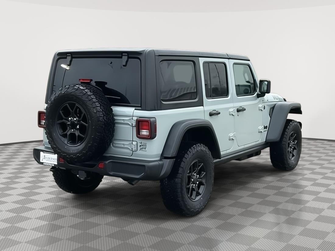Vehicle photo 5