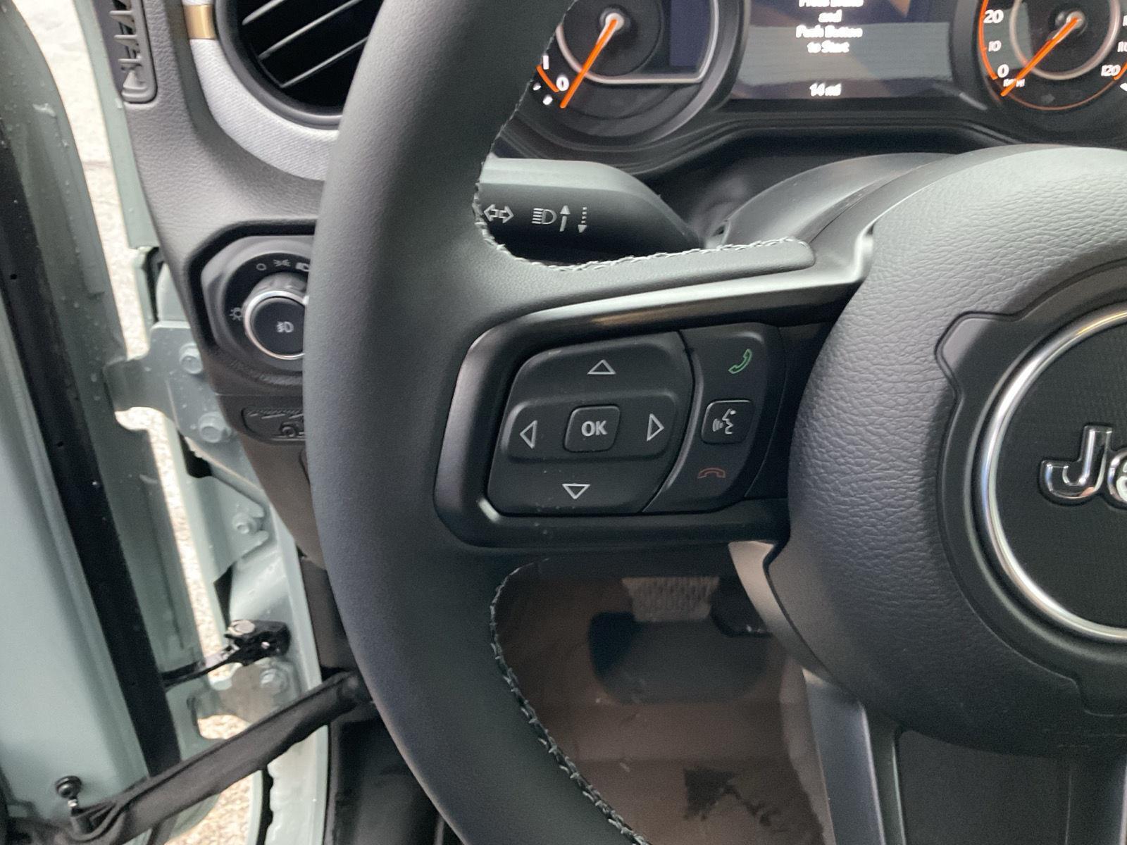 Vehicle photo 10