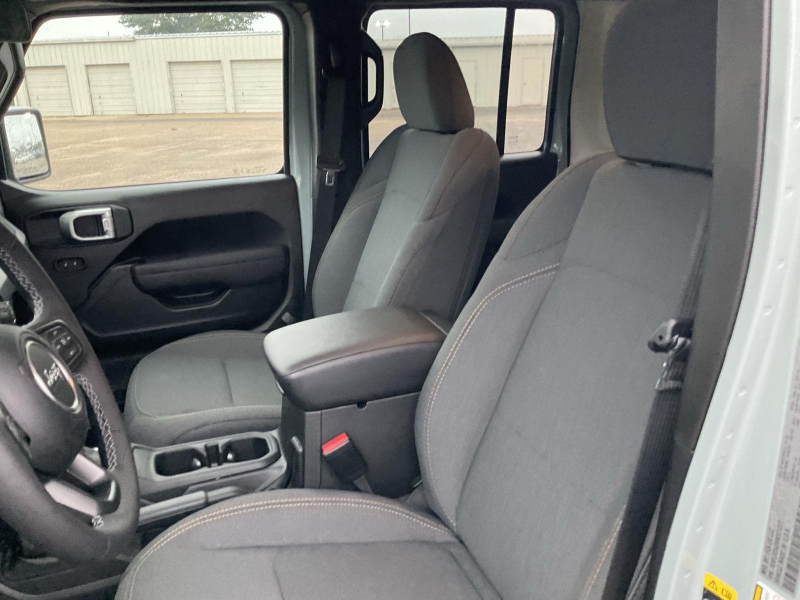 Vehicle photo 15