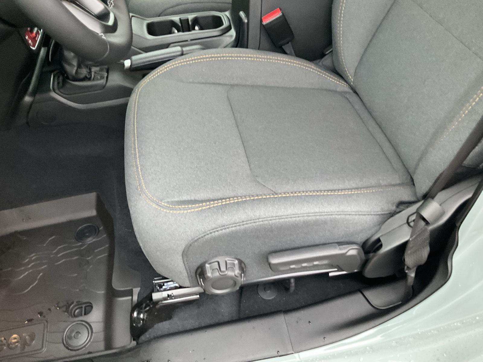 Vehicle photo 16