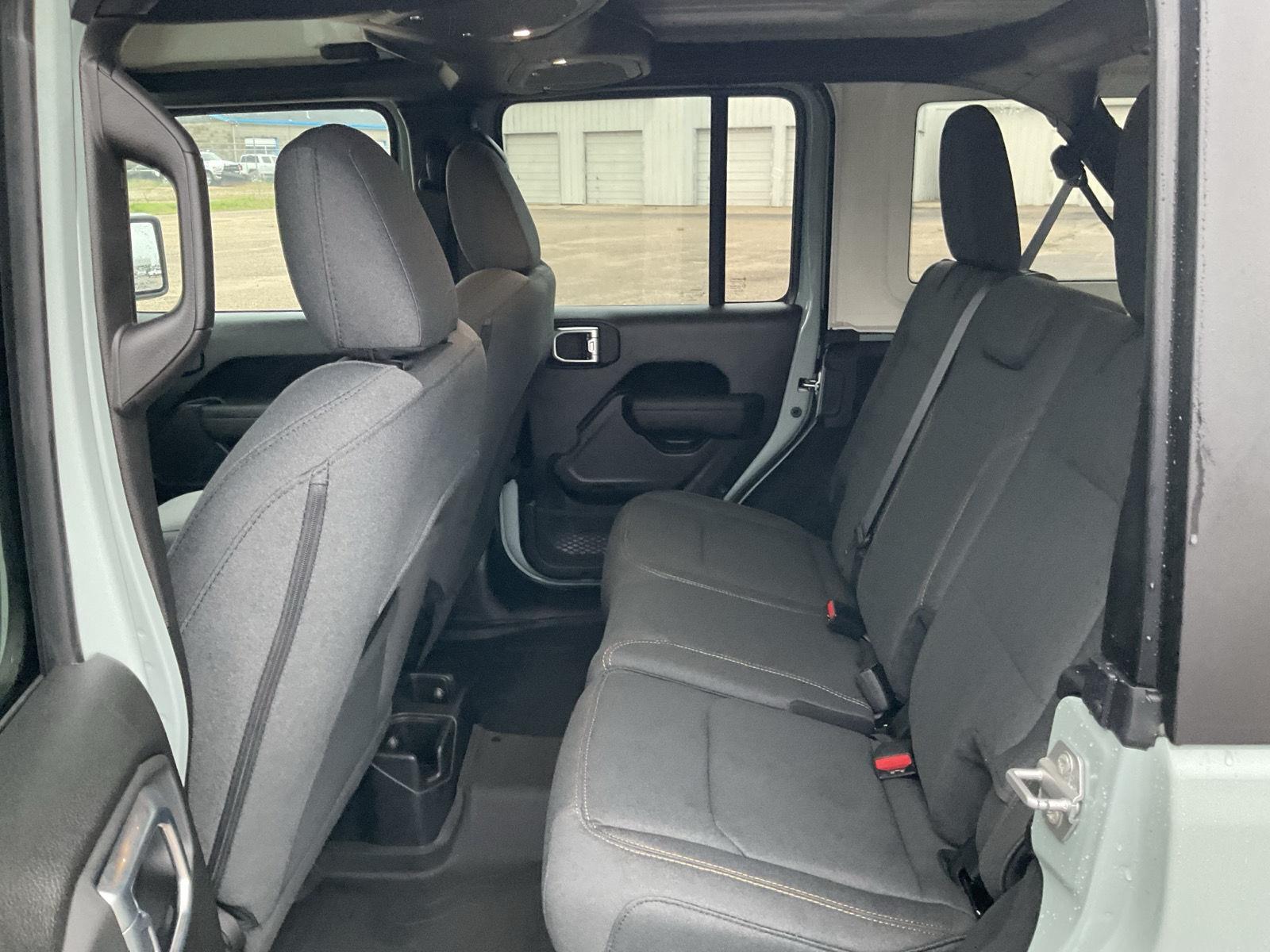 Vehicle photo 17