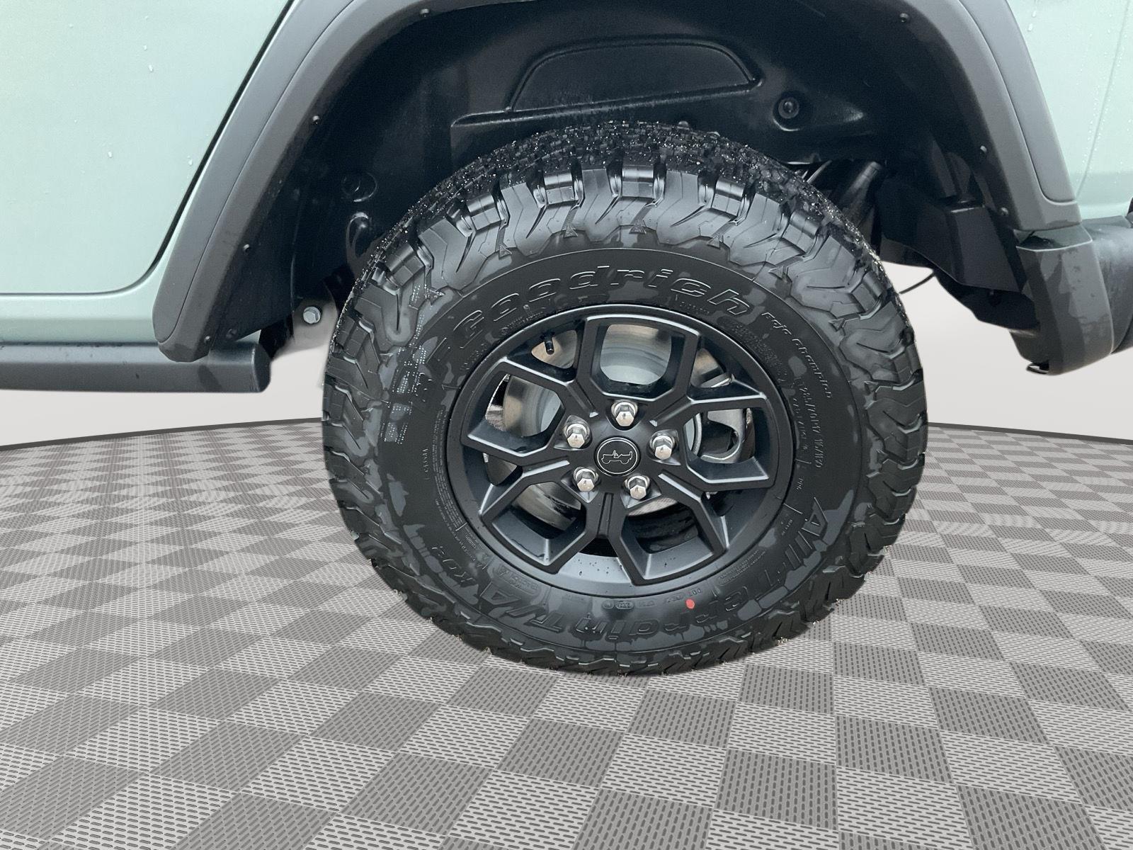 Vehicle photo 19
