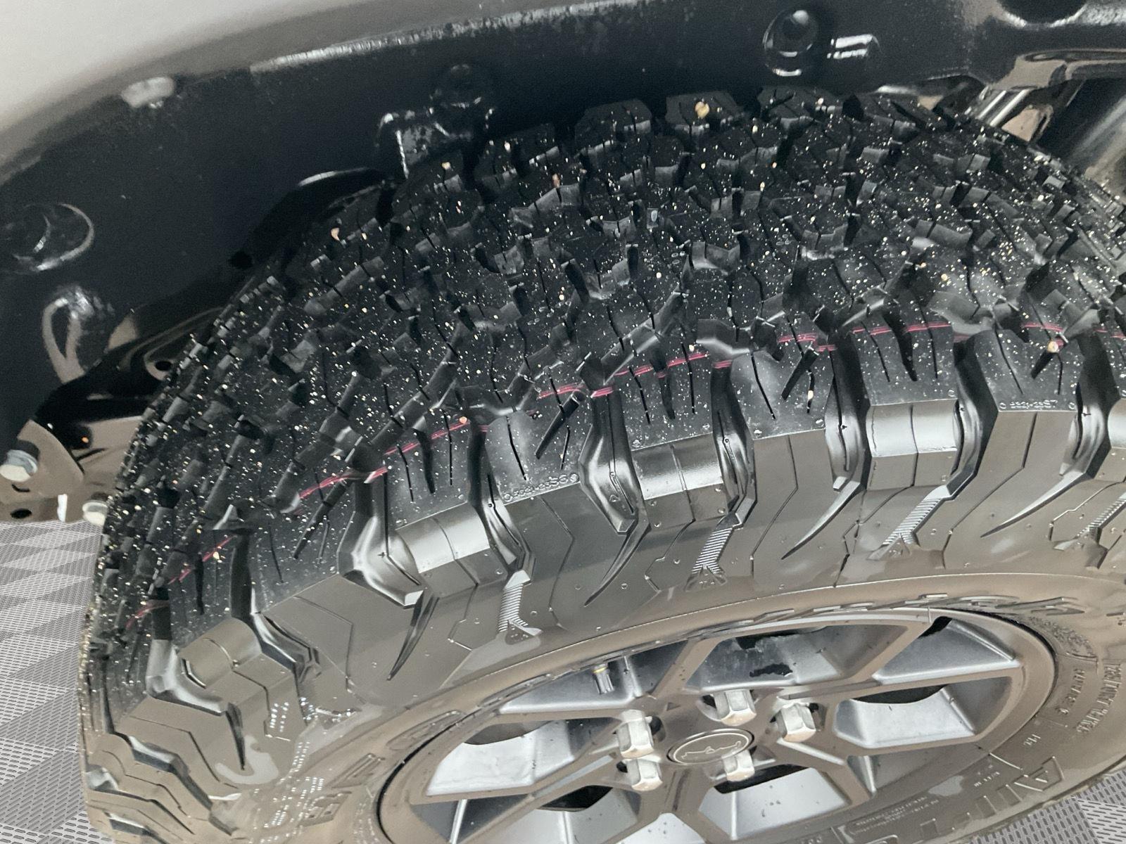 Vehicle photo 20