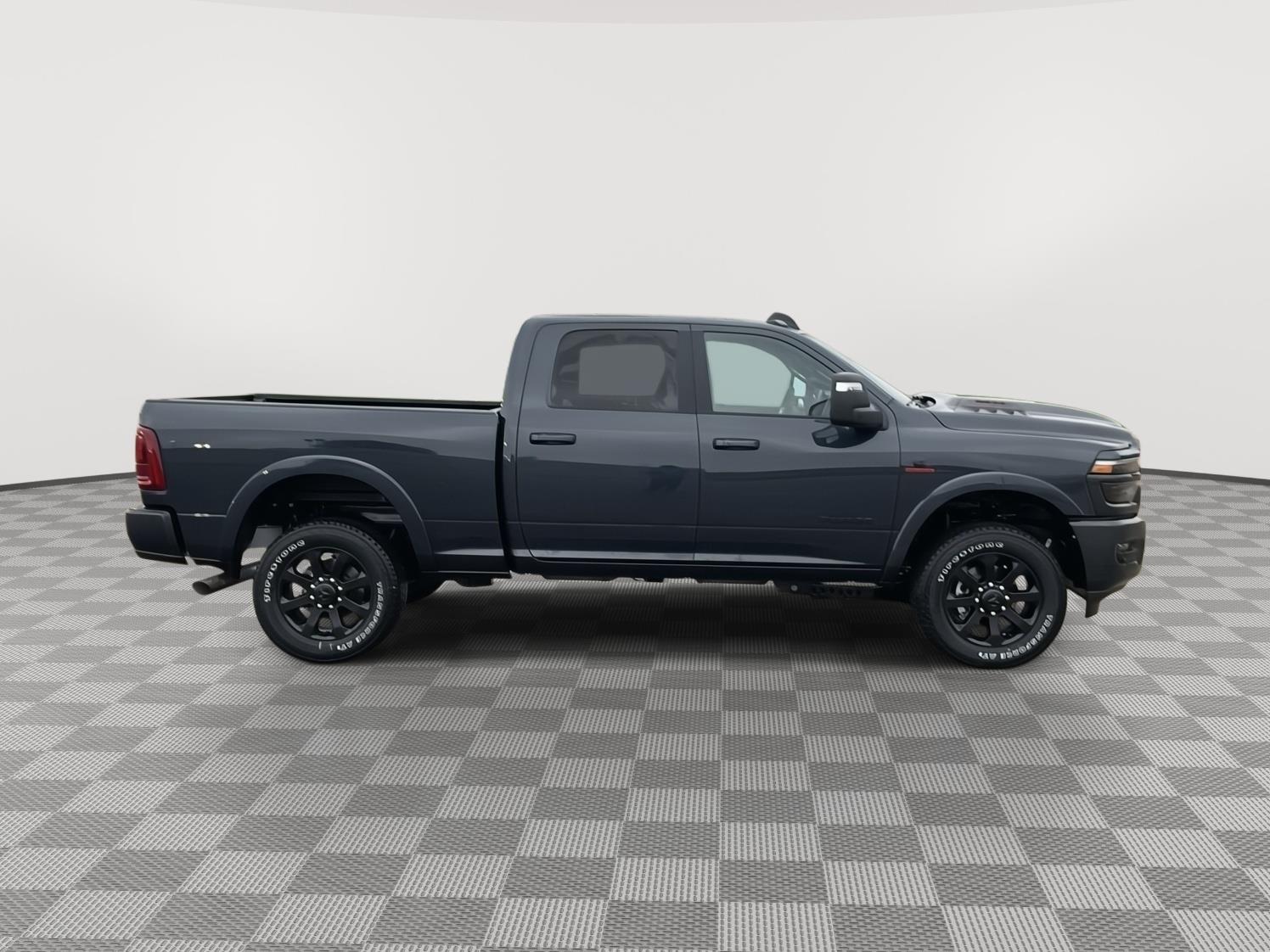 Vehicle photo 6
