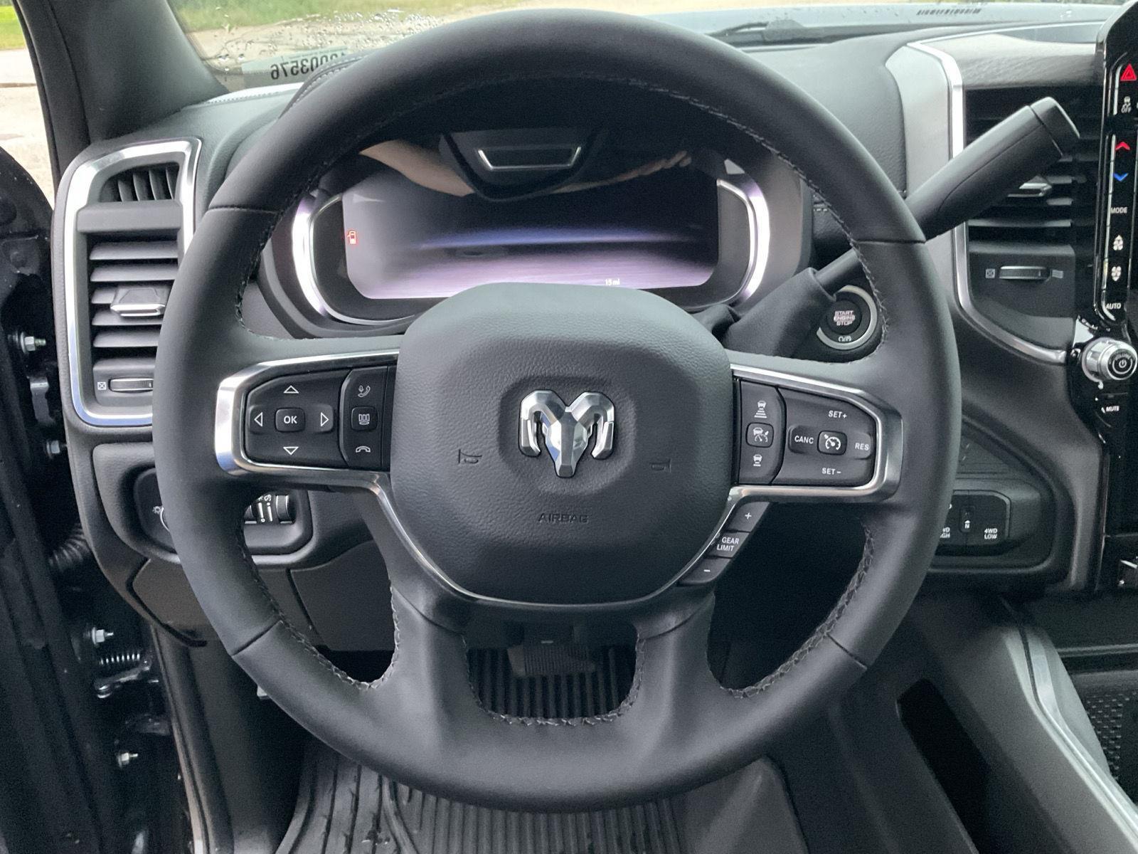Vehicle photo 9