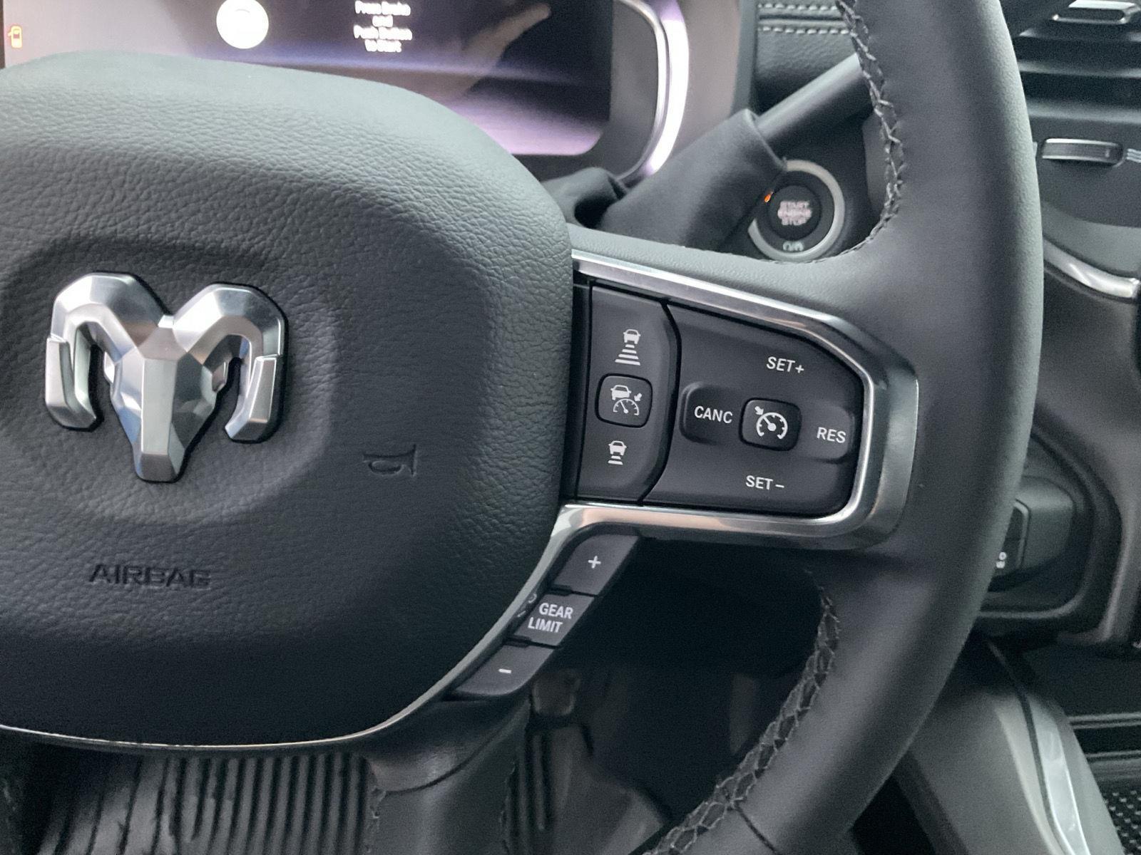 Vehicle photo 11