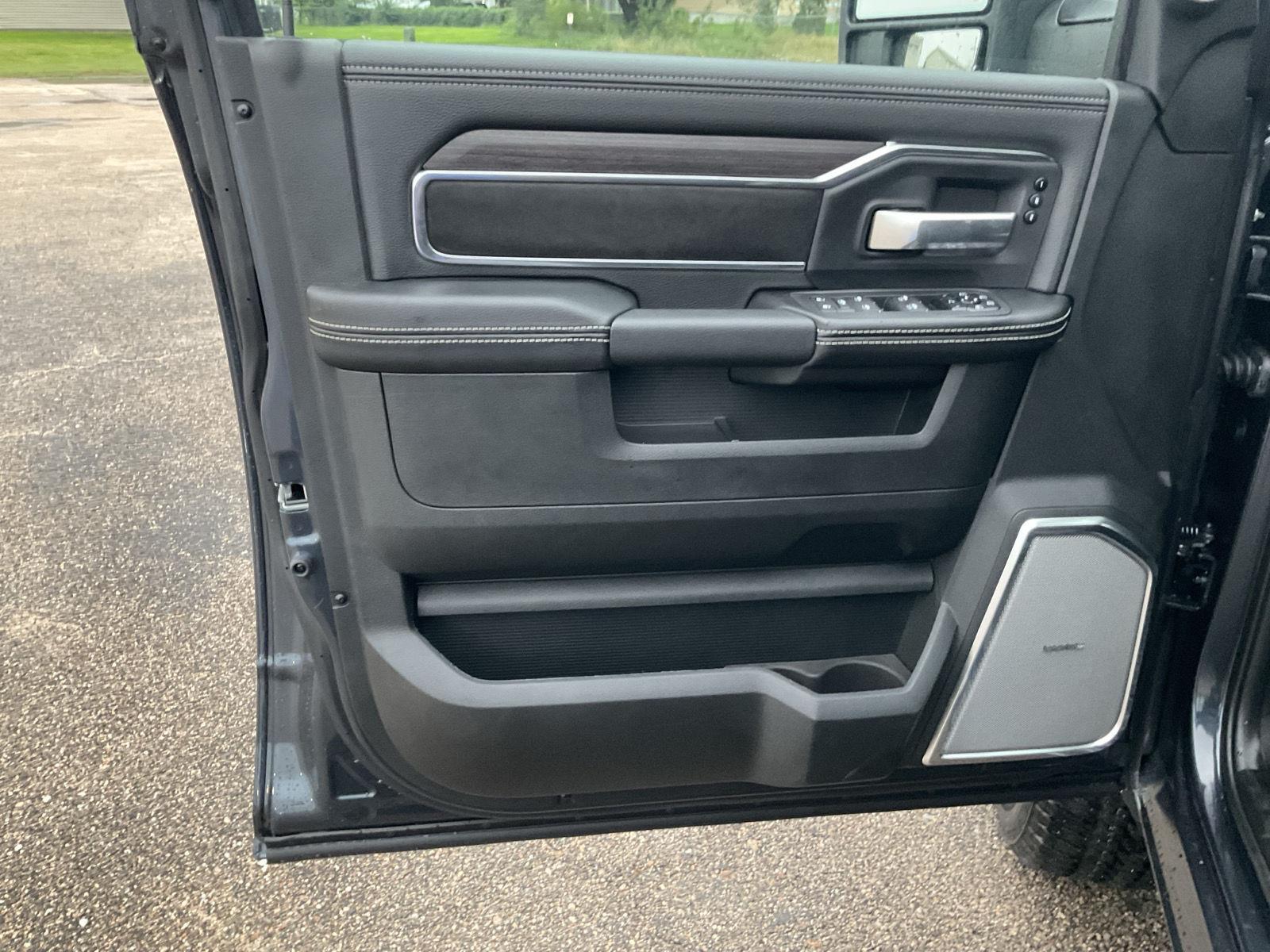 Vehicle photo 13