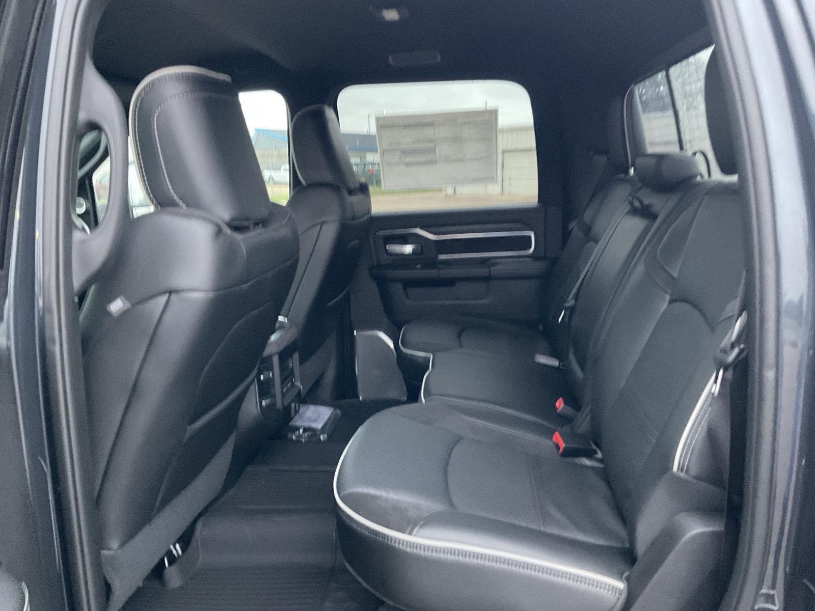 Vehicle photo 17