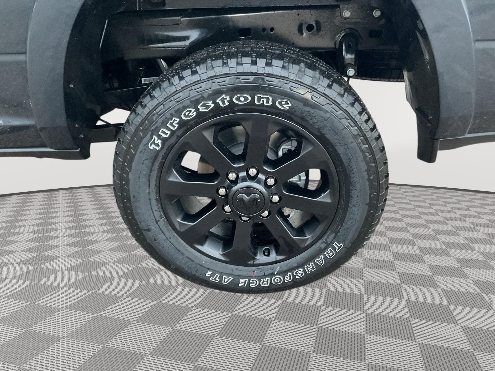 Vehicle photo 19
