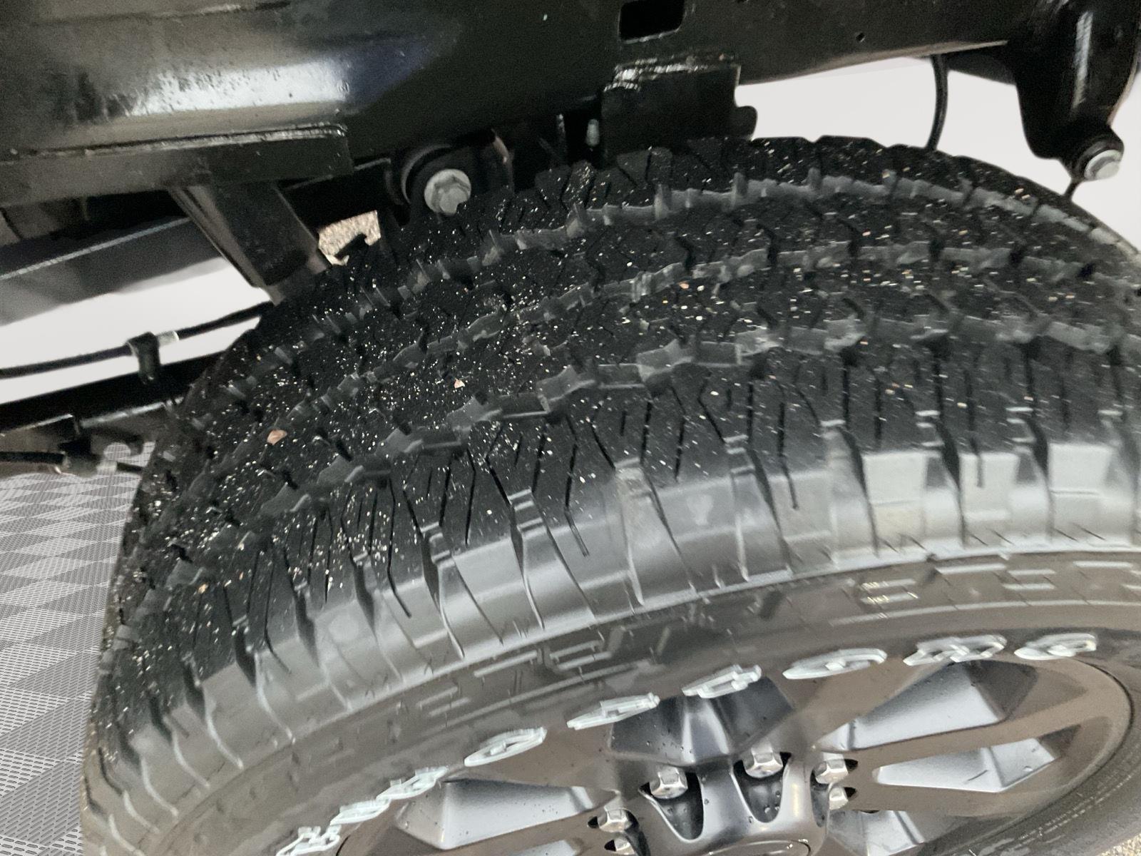 Vehicle photo 20
