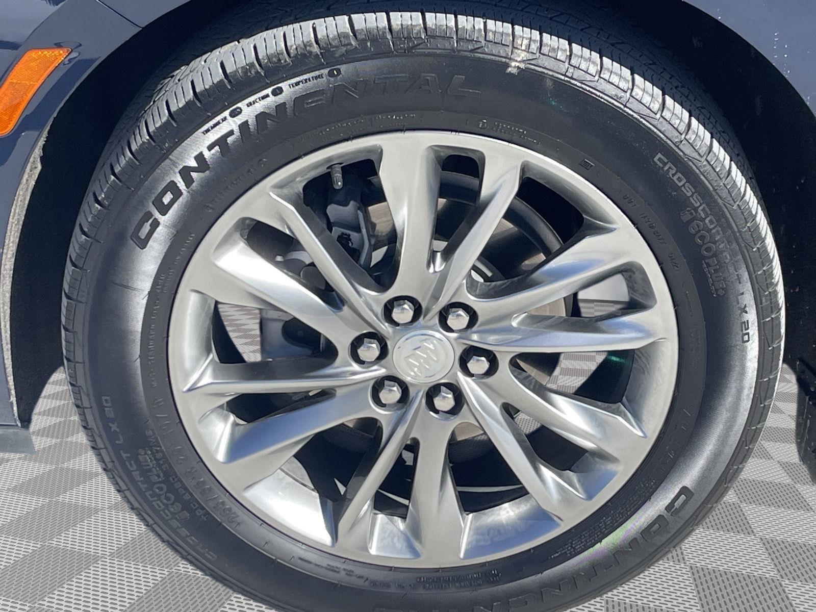 Vehicle photo 9