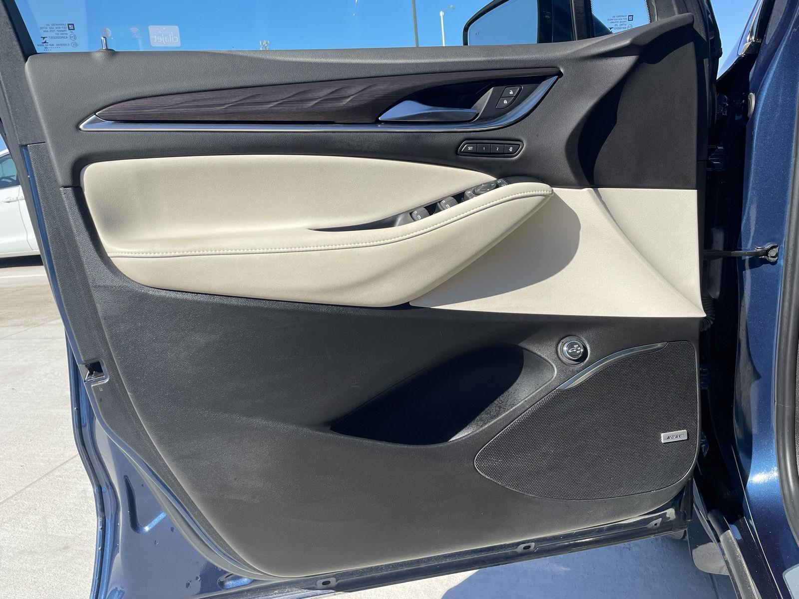Vehicle photo 11