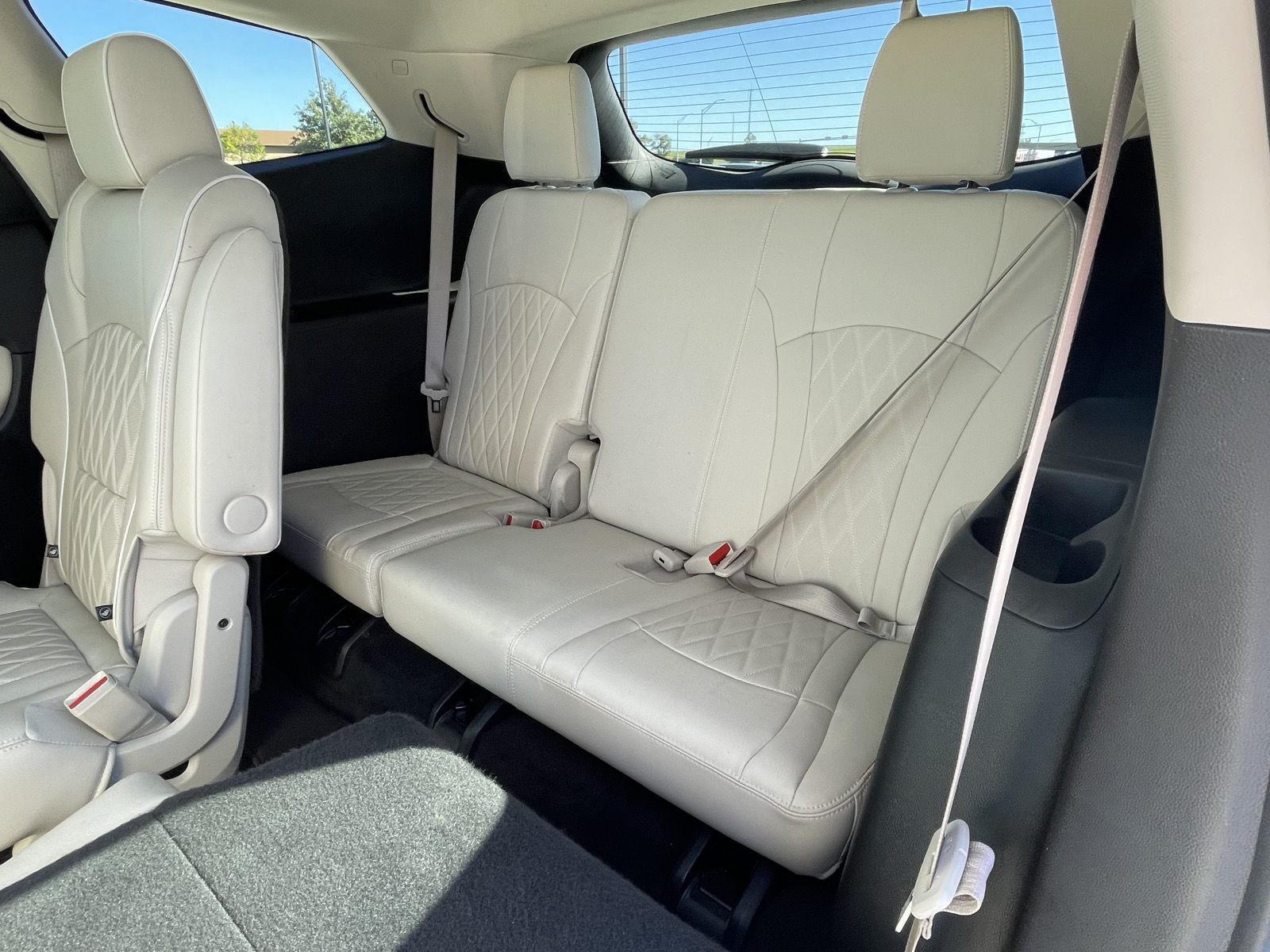 Vehicle photo 18