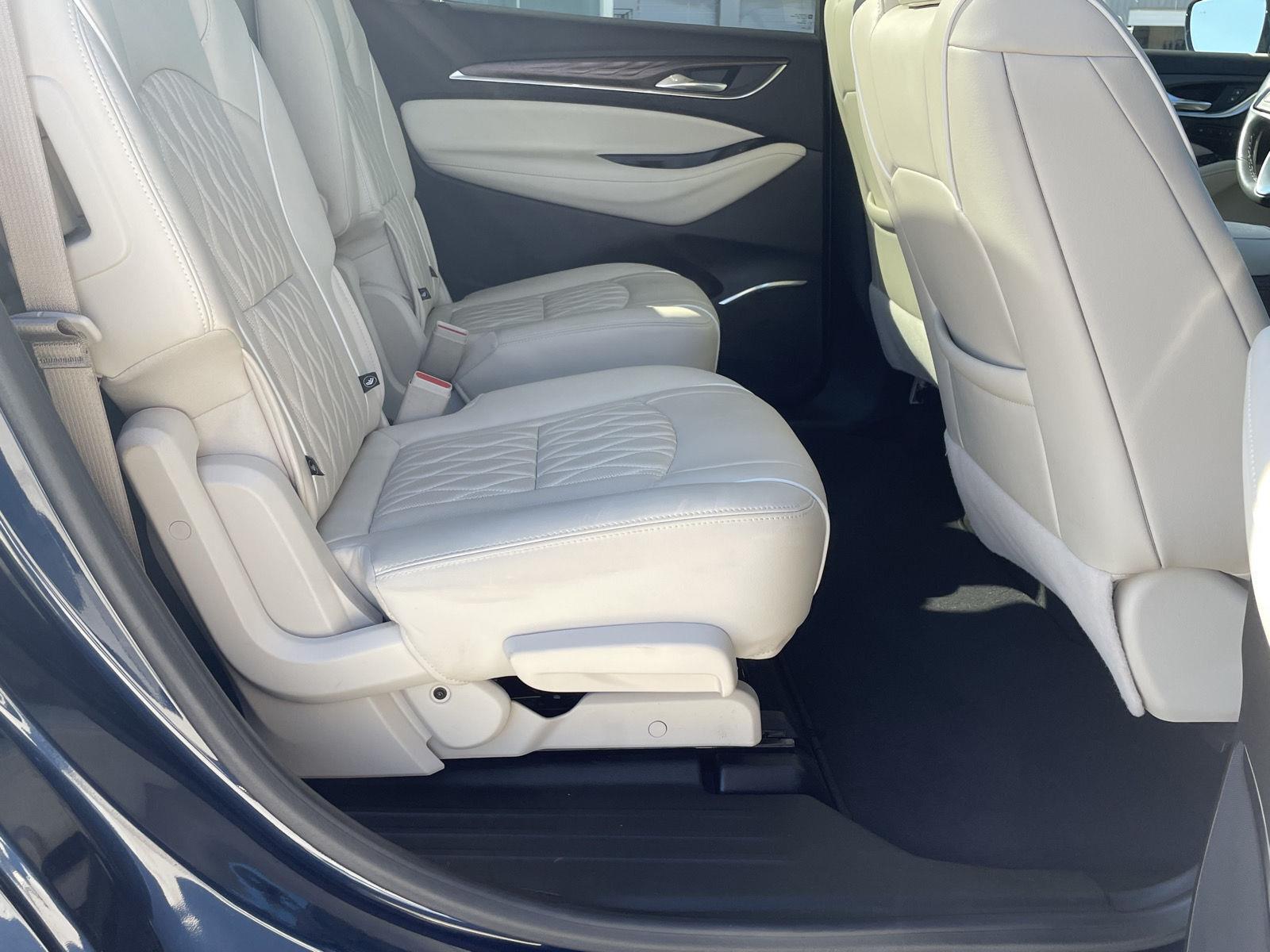 Vehicle photo 19