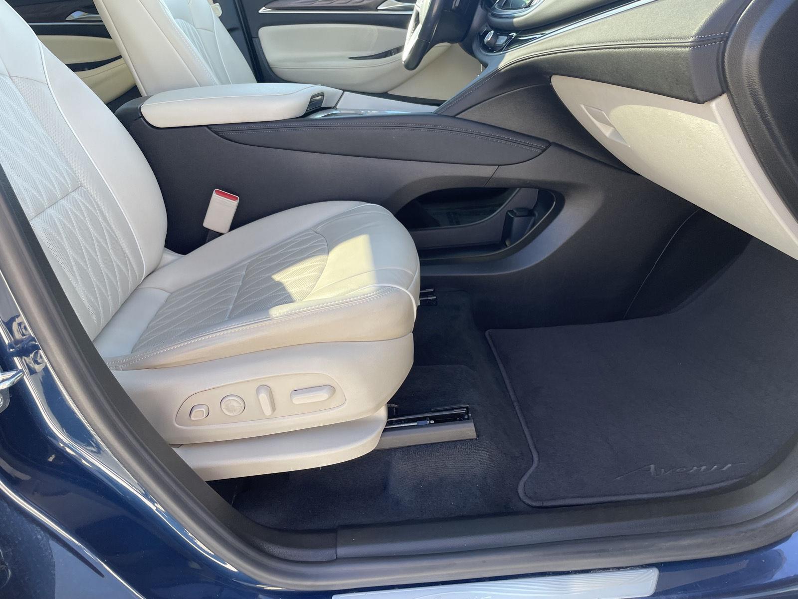 Vehicle photo 21
