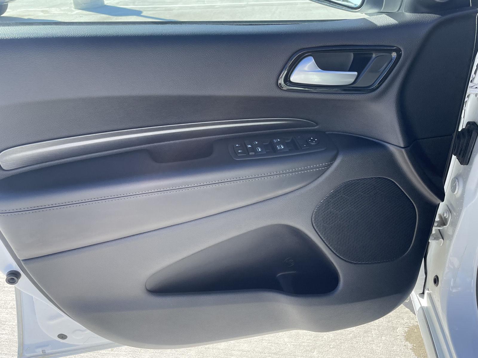 Vehicle photo 12