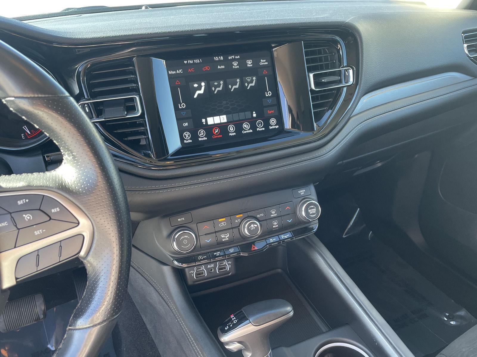 Vehicle photo 14