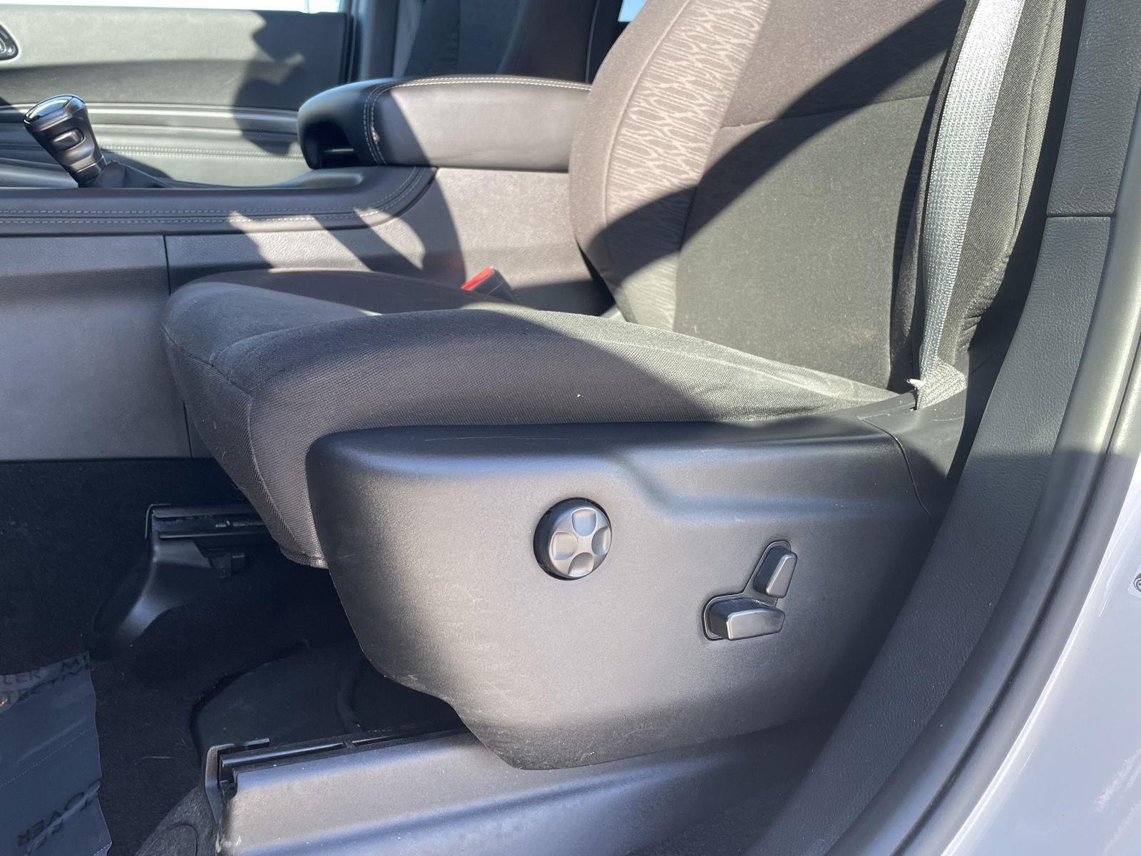 Vehicle photo 17